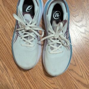 Asics Nimbus 28.  Women's 8.5